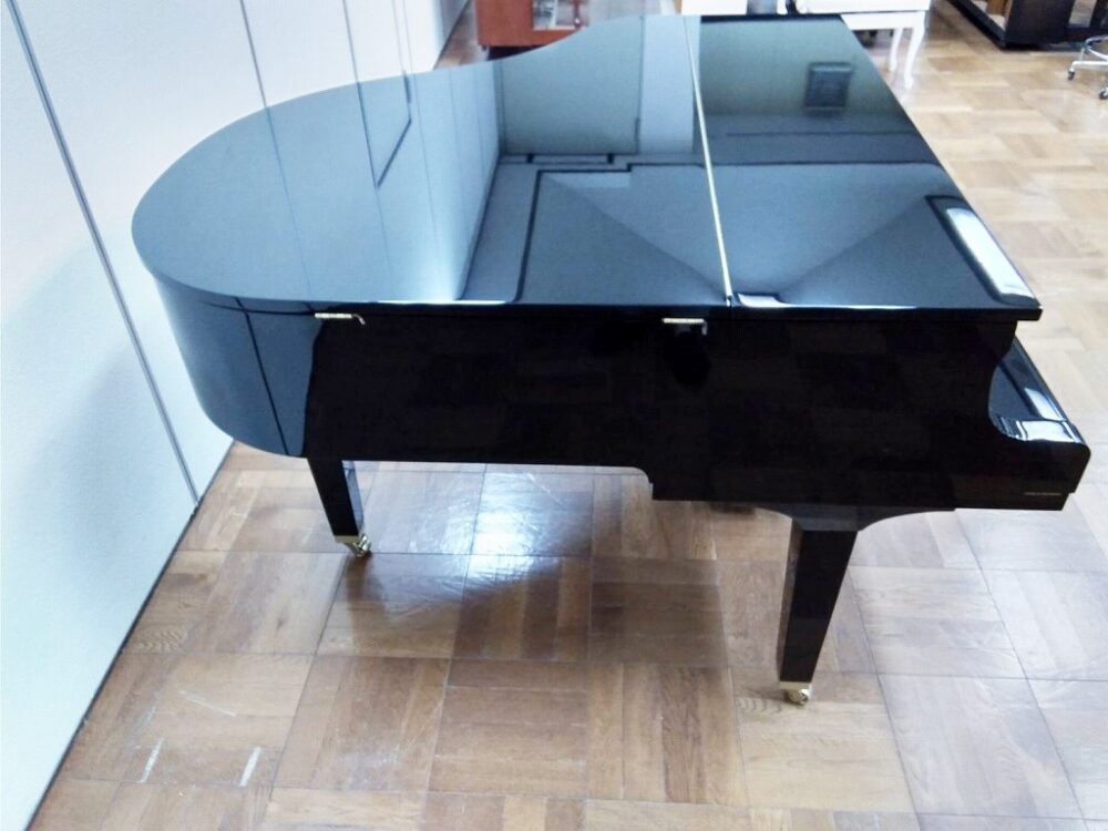 Used piano GB1K overall picture