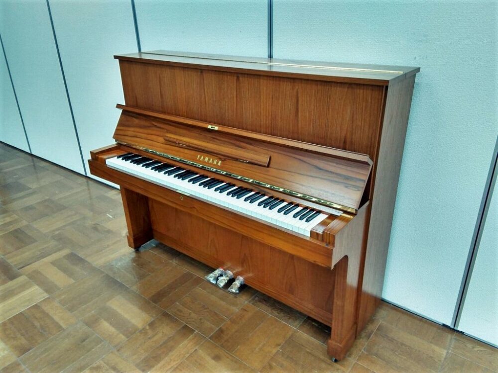 Used piano W103B overall picture